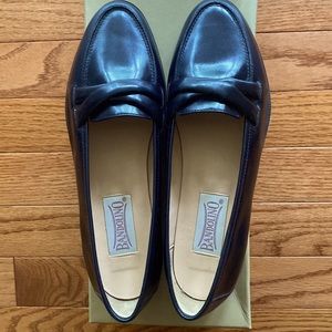 Bandolino well made black leather loafers